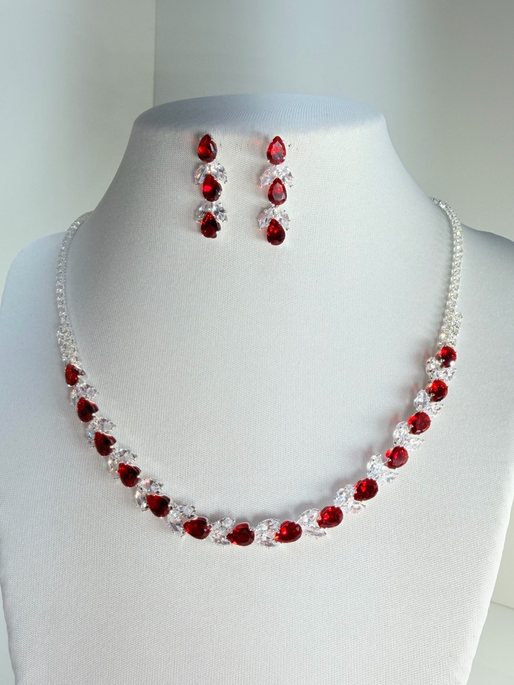Elegant Red Crystal Teardrop Necklace and Earrings Set
